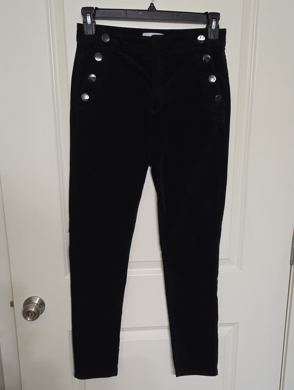 High-Rise Black Skinny Jeans with Decorative Buttons